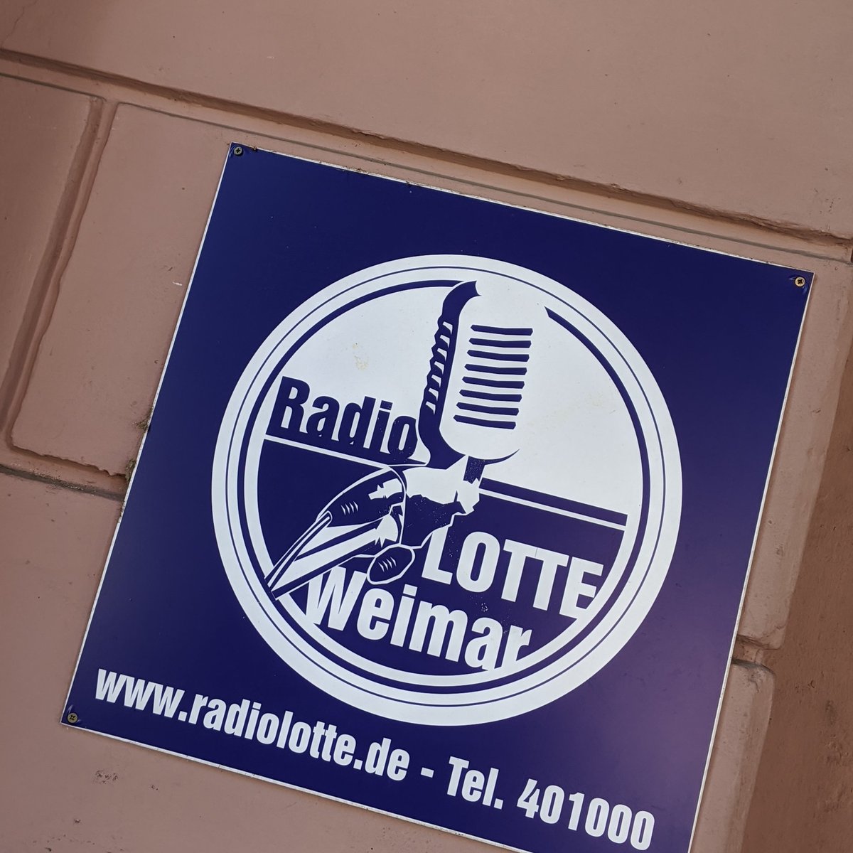 Wir waren heute bei @RadioLOTTE für eine Interviewaufzeichnung zum Thema trans*. Die Ausstrahlung erfolgt vorraussichtlich am Montag. 🌈