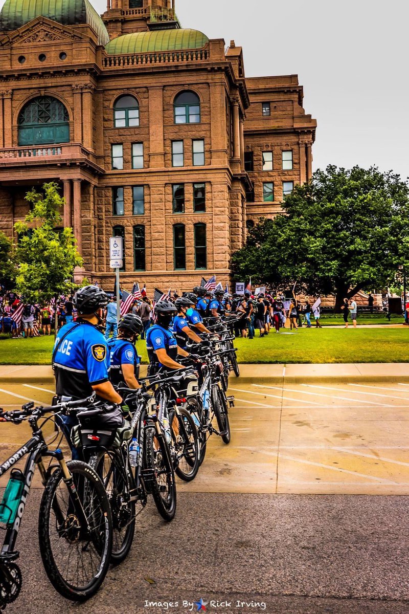 cowtown's tweet photo. Happy Friday, y’all! 
Thankful to live in America &amp; Proud to be from Texas where we Back The Blue! 🇺🇸
#Texas #ThinBlueLine https://t.co/oSWbvBTA0T