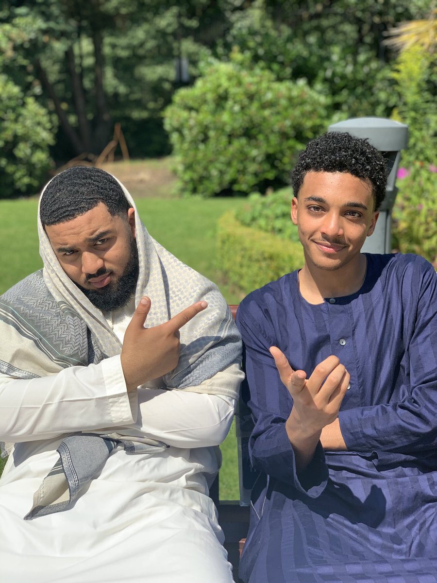 omerr1dris's tweet photo. The first time the sun has blessed us on Eid!! 🥳
 #EidMubarak 💙🌙 https://t.co/1mVzp6F5Uw