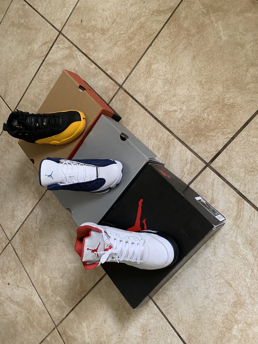 912raised's tweet photo. #FireReds Size 9
#Flints Size 8
#UniversityGold Size 9 https://t.co/aG5dfXSqic
