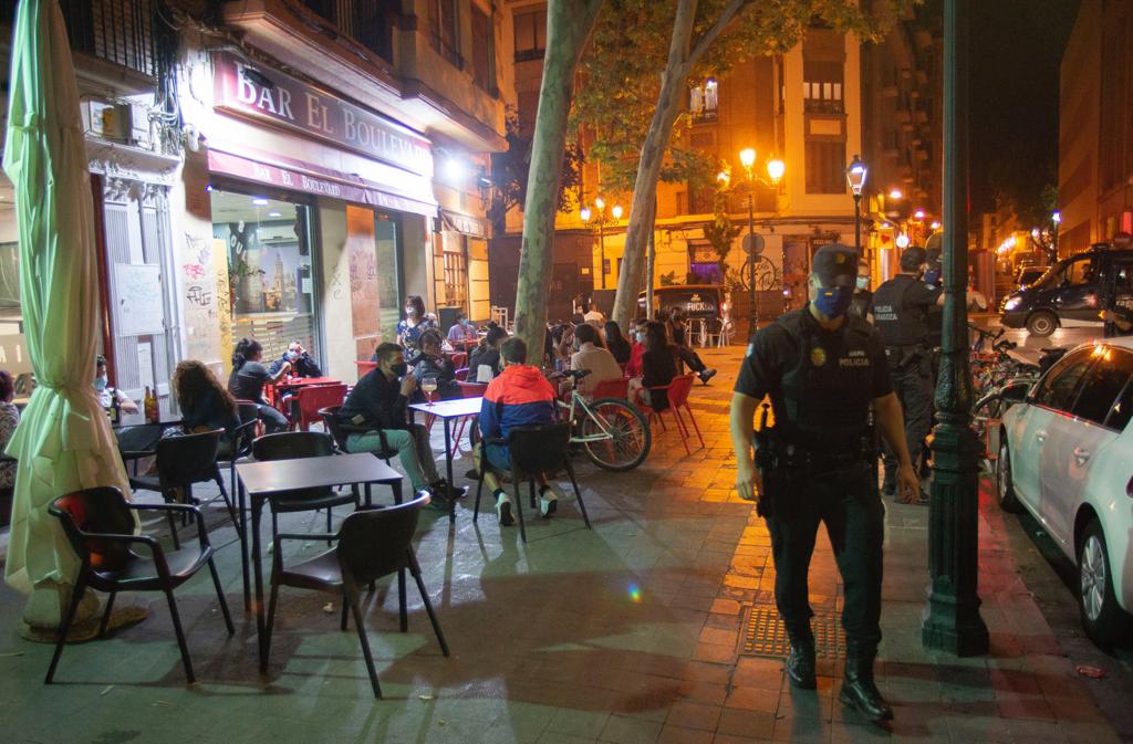 Desde el lunes, <a href="/policiazaragoza/">Policía Zaragoza</a> ha puesto 429 denuncias por no llevar mascarilla. (1640 dd 15 julio), 22 por botellón -  (142 desde mediados de mes).
A establecimientos públicos por carecer de licencia o exceso de aforo, 44 desde el 15 de julio y 51 en terrazas o veladores.