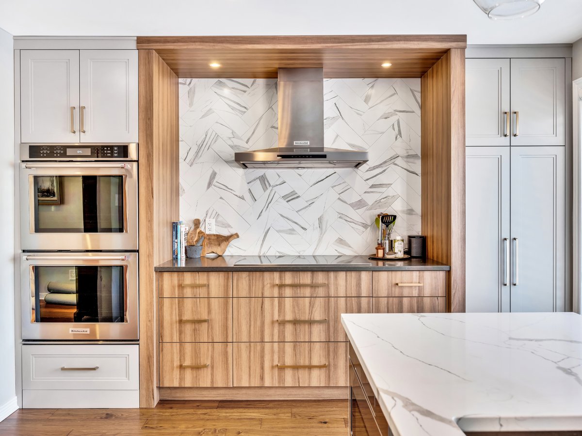 OakDesignBuild's tweet photo. Textured Faux Wood #cabinetry is a great way to add warmth and texture to any space. OakWood partners with @cabicocabinetry to help you find the perfect cabinets for any space. Visit the OakWood #design centre and explore the possibilities for your dream space!

#HelloCabico https://t.co/Pxgh4e4bNH