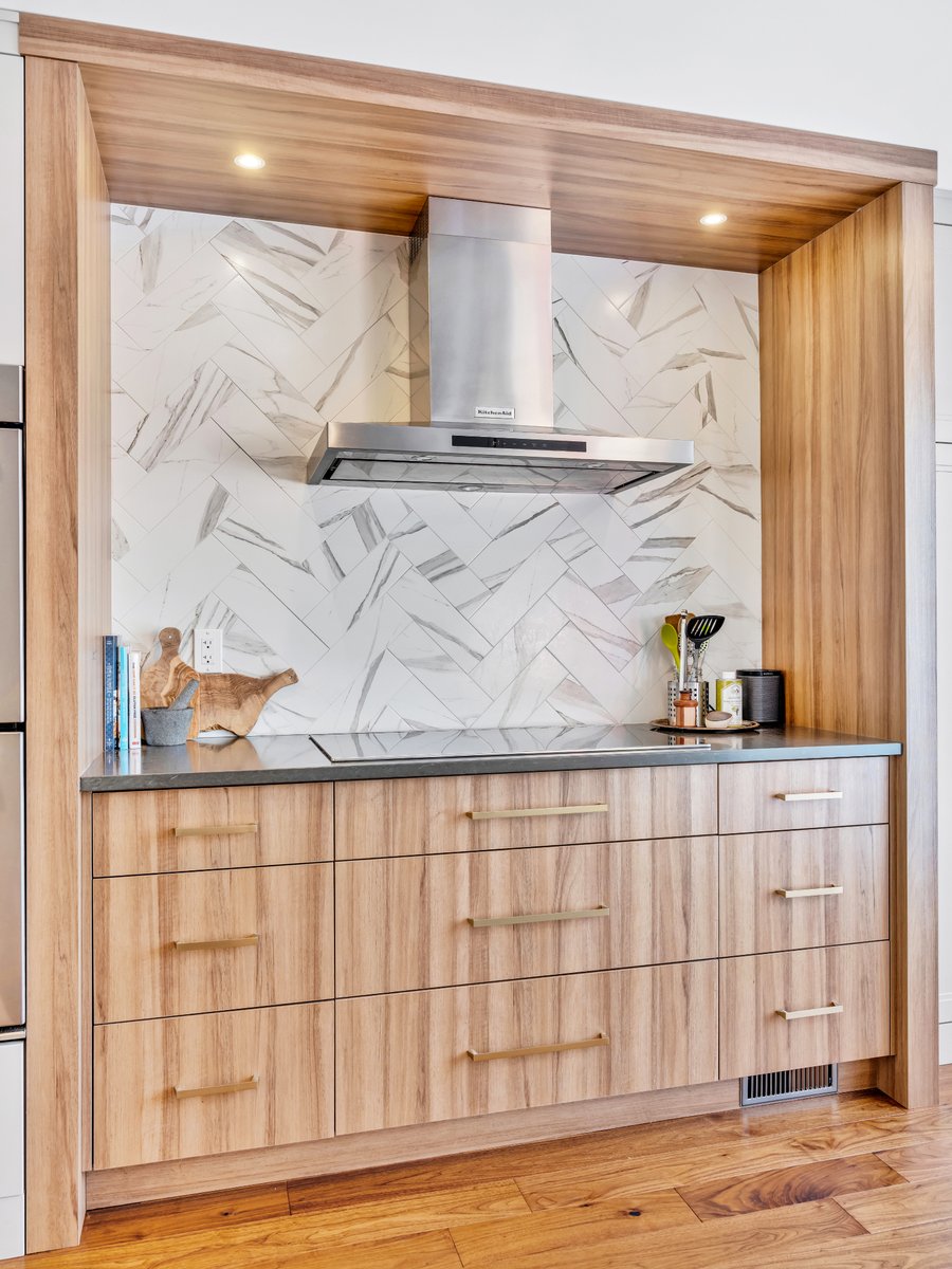 OakDesignBuild's tweet photo. Textured Faux Wood #cabinetry is a great way to add warmth and texture to any space. OakWood partners with @cabicocabinetry to help you find the perfect cabinets for any space. Visit the OakWood #design centre and explore the possibilities for your dream space!

#HelloCabico https://t.co/Pxgh4e4bNH