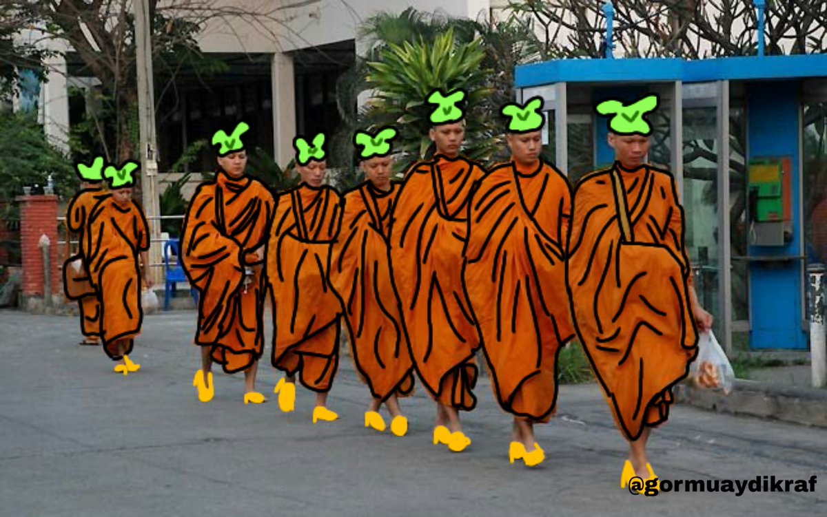 ใครที่เลื่อนผ่านมาเจอทวีตนี้ช่วยหยุดอ่านนิดนึงนะครับ คือรูปแก๊งแครอทอันนี้เพื่อนผมเป็นคนวาดแล้วโดนคนก็อปไปรีโพสต์แบบไม่ให้เครดิตเยอะมากเลย ใครพบเห็นคนที่เอาไปลง เอาไปรีโพสต์แล้วไม่ได้ใส่เครดิตผมฝากเตือนหน่อยนะครับเพราะเพื่อนผมคนที่วาดเขาก็รู้สึกแย่เหมือนกัน