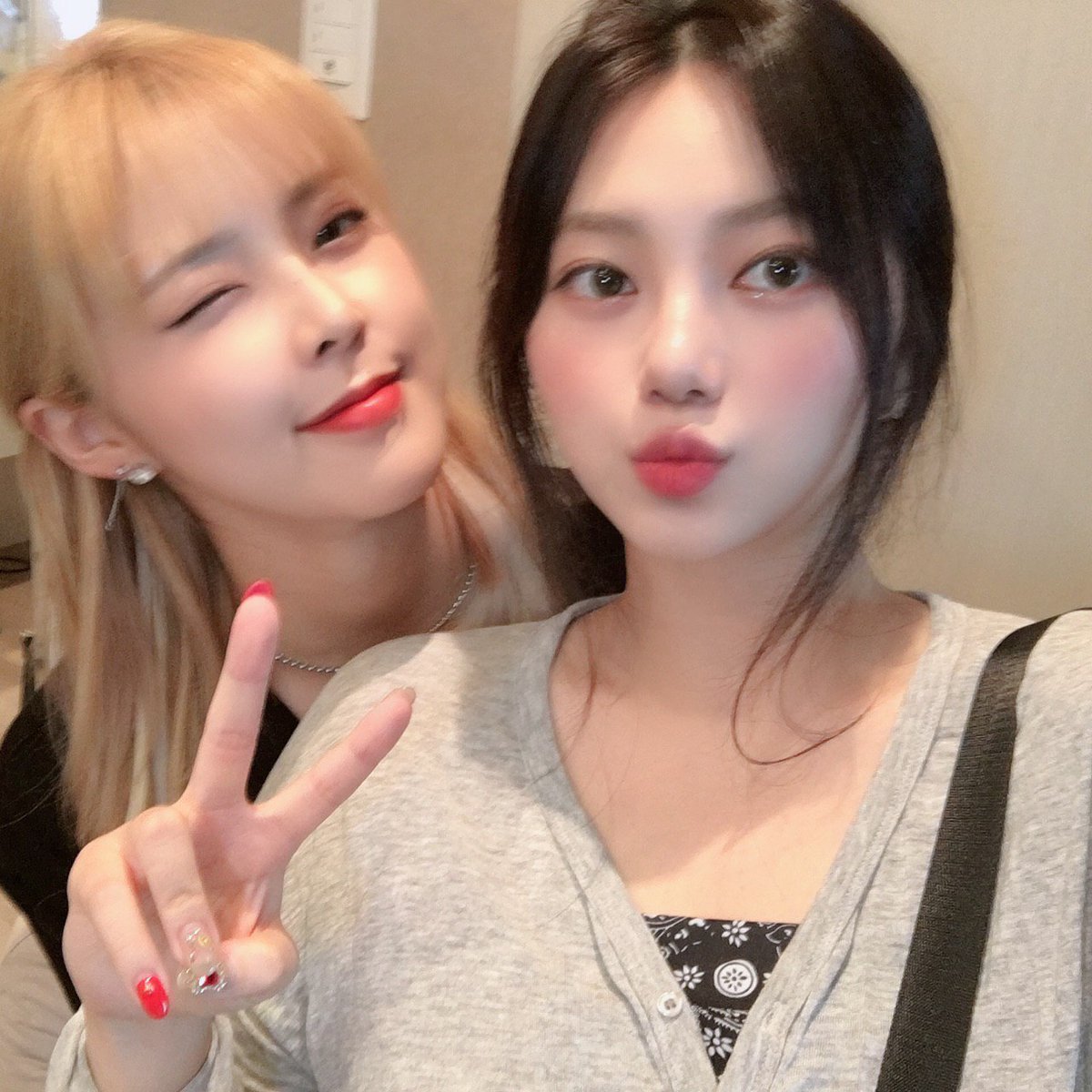 [#리나]
리냥이는 다이어트 중...😽
근데 오늘 토스트랑 군만두랑 콩국수랑 치토스 먹은건 안 비밀....헤헤🤫
엔써 오늘도 리랑해 잘쟈요🌷
-

#ANS #LINA #에이엔에스