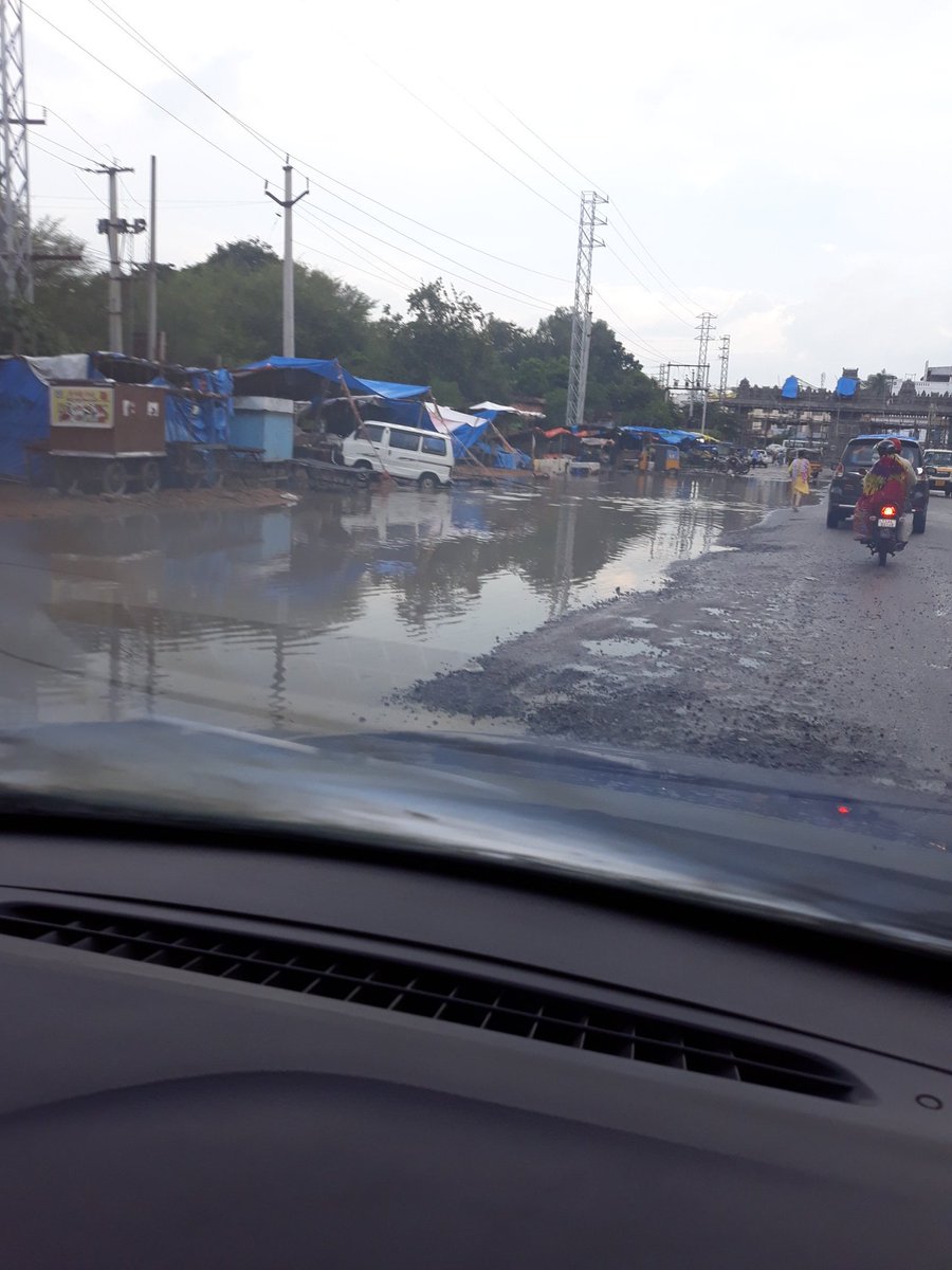 SrinageshT's tweet photo. @KTRTRS look at the pictures of our beautifully laid Beerumguda to Kistareddipet. 4kms took just 30 mins. Just wanted to thank you and CM garu for fulfilling your promise. https://t.co/hOw2AAduat