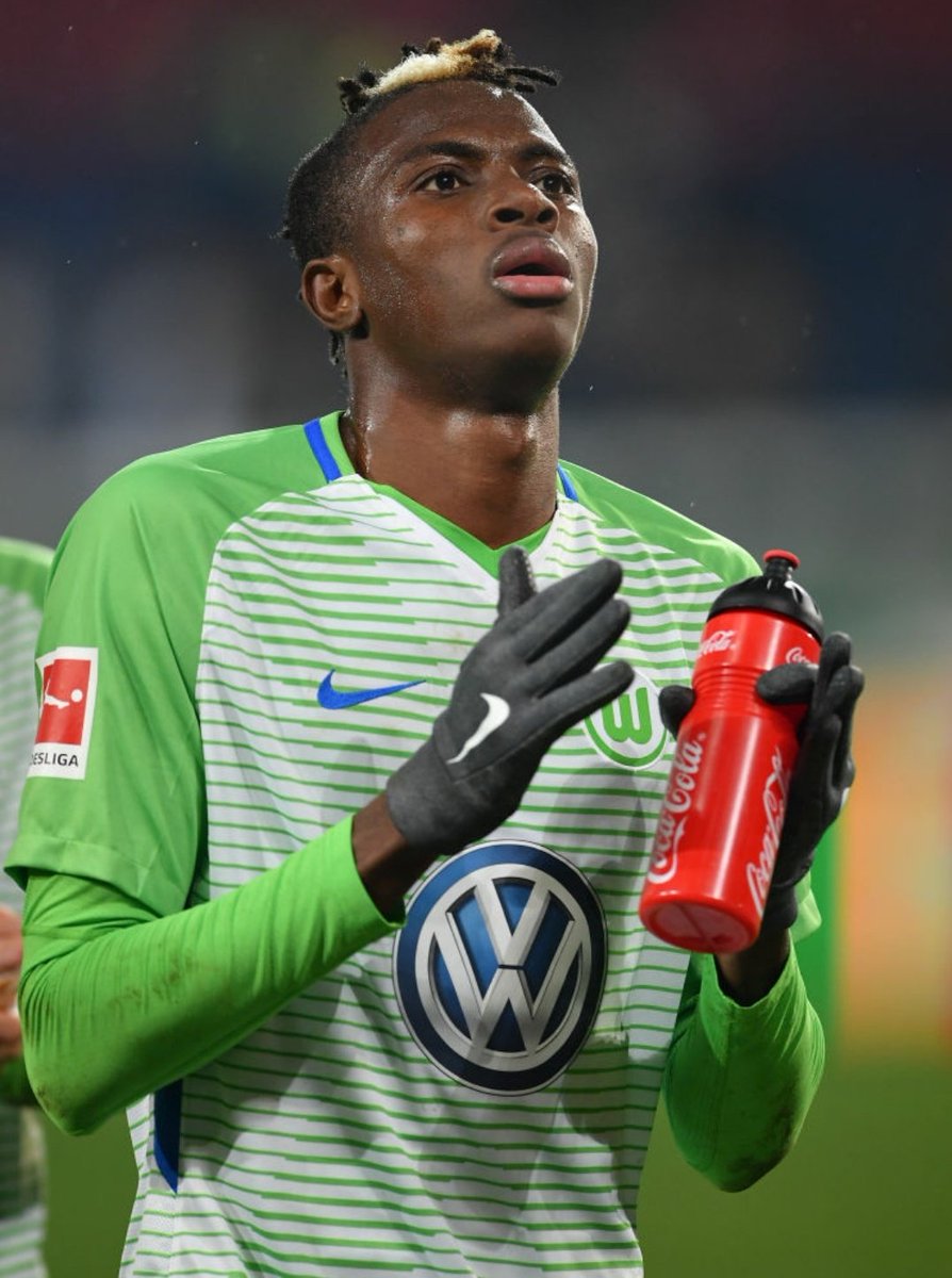 Il Mondiale U17 mette Victor in vetrina ed infatti nel gennaio 2017, a diciotto anni appena compiuti, passa al Wolfsburg firmando per tre stagioni e mezzo. Trasferimento sfortunato, infatti al Wolfsburg si infortuna subito e contrae la malaria. In due anni zero reti.