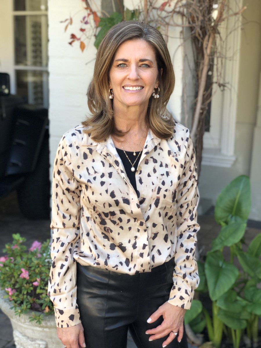 DPJ1963's tweet photo. Wishing my wife @APJ317 a very happy birthday today. Beautiful inside and out, she is a rare breed indeed. What a privilege to spend ones youth and beyond with the same partner🙏🏻👍🏼
Happy Birthday #Alpha1 💙♾ https://t.co/ZiP2UQUYfQ