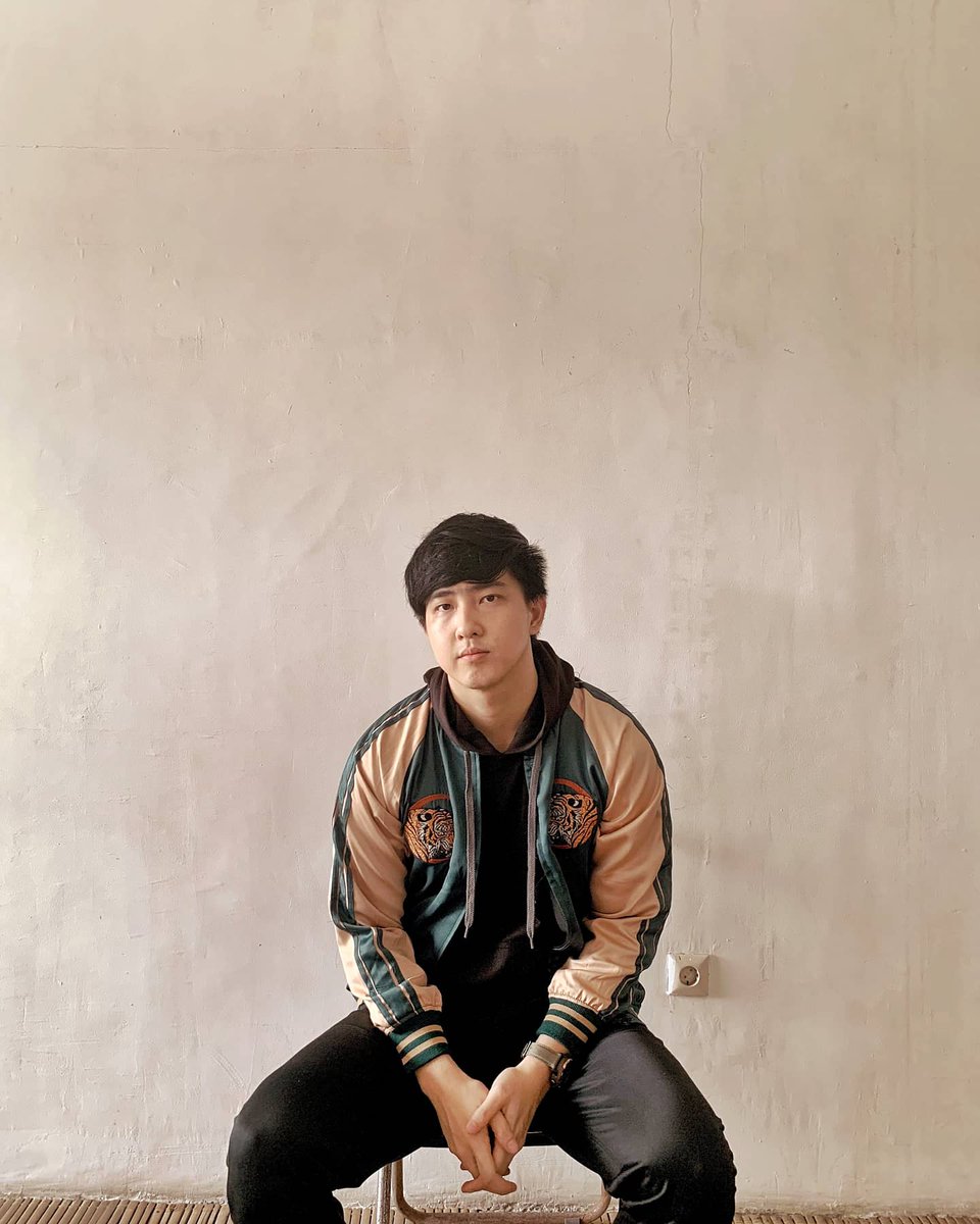 JuniorLie's tweet photo. Penjaga colokan. 1 jam goceng https://t.co/sd7ITajdLh