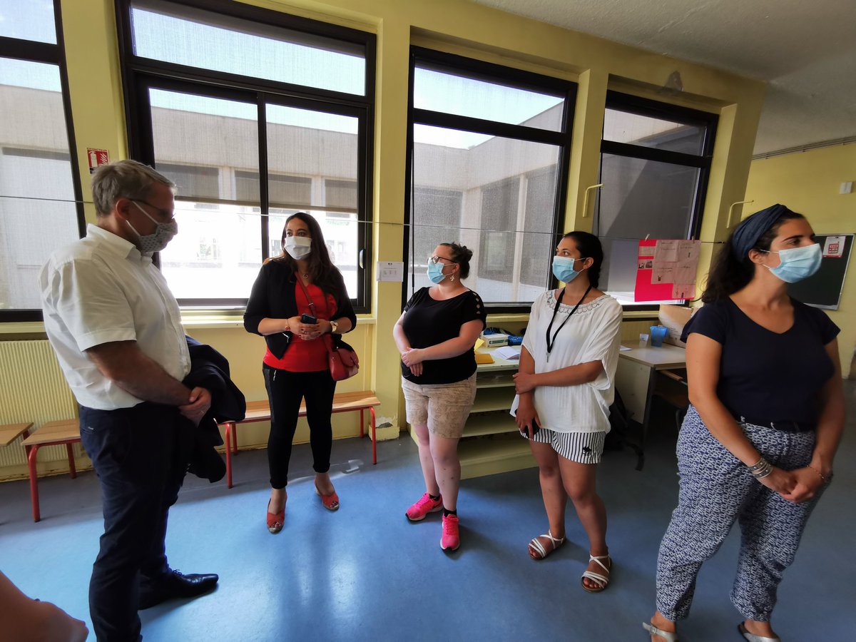 Francas33's tweet photo. Visite du dispositif de #colosapprenantes  proposé par @Villedepessac avec l'intervention de @LaLigue33 et @Francas33 pour des enfants et des jeunes de 6 à 15 ans. Rencontre avec l'équipe d'animation de @Francas33 Esther, Rachel et Tatiana. https://t.co/RLBgpjpwtb