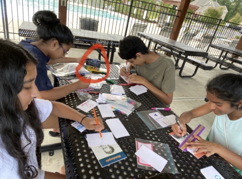 classrmcentral's tweet photo. Give a 💛 to these outstanding #RemoteVolunteers! They worked together to create 1,540 flashcards for local students to use this fall - WOW! 

Want to find out how you can give back with Classroom Central from home? Follow this link to learn more: https://t.co/azVAmpdlIt https://t.co/uI5rAfXkBQ