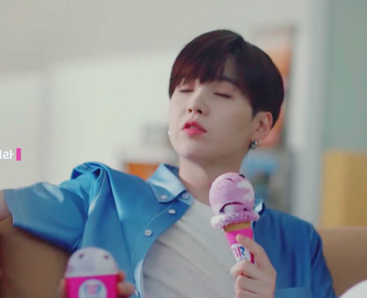 Yoongi is my world ⁷ 🐰🐱🍊 tweet media