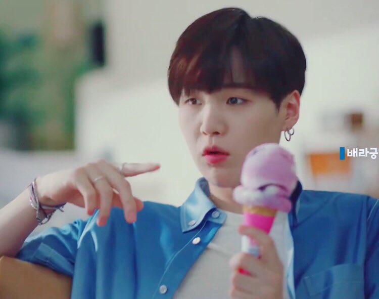 Yoongi is my world ⁷ 🐰🐱🍊 tweet media