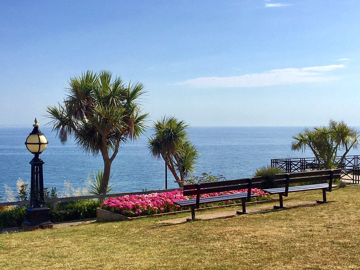 SouthDevonStyle's tweet photo. Looking forward to a superb, safe August in beautiful Babbacombe Bay 🙂

#teamwork 
#responsibleriviera 
#Summer2020 https://t.co/9rsOW280dv