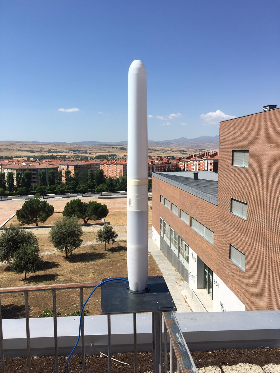 usal's tweet photo. La Universidad de Salamanca valida los primeros prototipos de aerogeneradores sin palas del mundo. ➡️ https://t.co/U5J7GgxwlD https://t.co/jO5Xzz6eiI