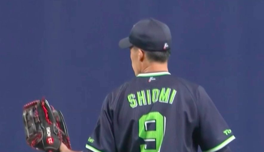 本日ホームランを打ったスワローズ 塩見選手使用するグラブには「23