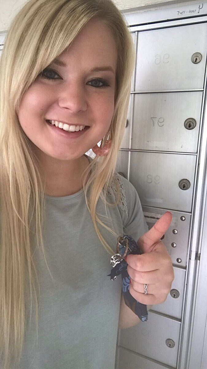 MrsLewis4th's tweet photo. Selfie at my mailbox!📬 #MESSummerSelfieChallenge #WarriorsCreate @renathunderhawk https://t.co/Byi66TDslA