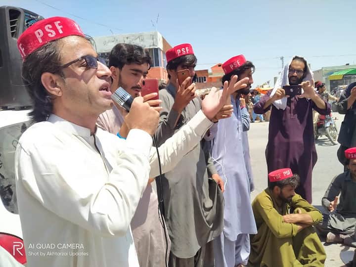 Today, at Awami National Party's Qilla Saifullah Protest against #StateAttackedChamanSitIn
There's no reason for the establishment to fear me.But it has every right to fear the people collectively I am one with the people. Huey Newton.
@khanzamankakar
#UNfocusChamanMassacreByPak