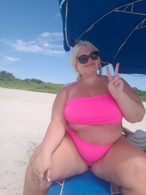 Back home in Vegas ♡ &amp; I already miss the beach https://t.co/RQ3acAqlmZ