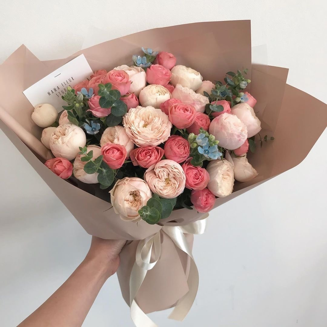 Flowers are a girls best friend! 💐

📸 _RebekahJade