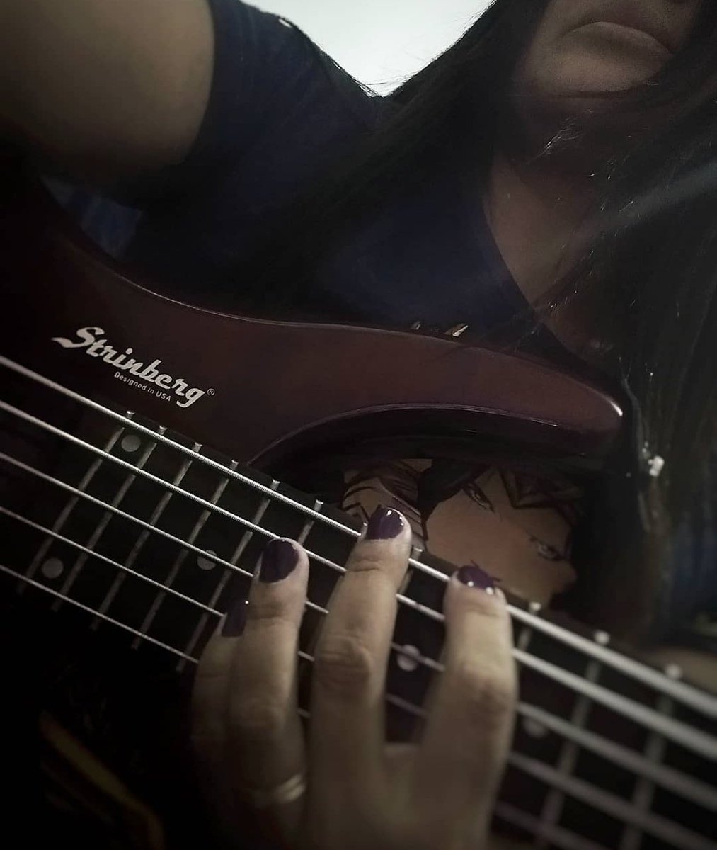 millar_ibeiro's tweet photo. #Contrabaixo do Mozão 💙 E eu acho que eu toco um pouquinho 😅
#Feminina #Musicista #Flautista #Saxofonista #Violonista #Baixista #Music #Música #Baixo #Saxofone #Violão #Guitar #Bass #Flute #Flauta #Sax #Strinberg https://t.co/dMKptynE9x