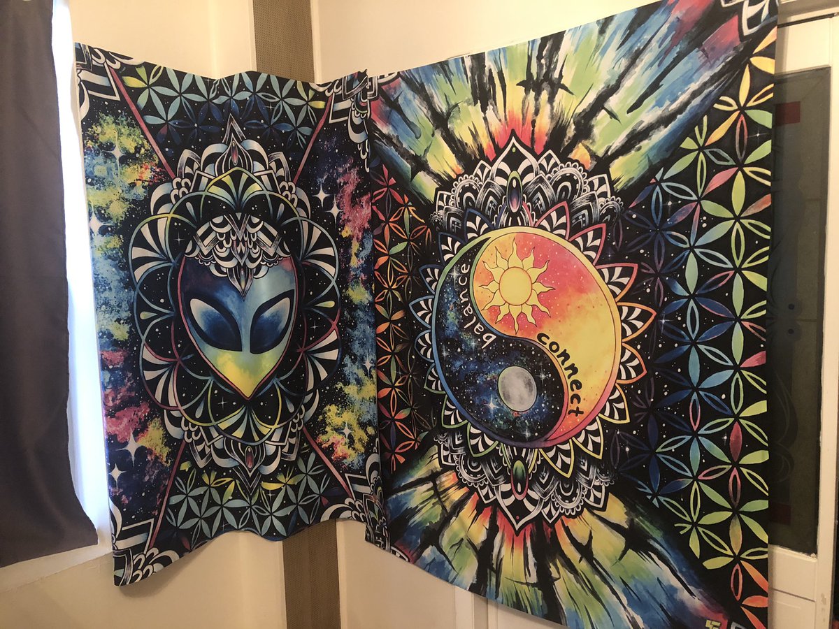 mojojoey87's tweet image. What a morning! So far got in a 40min work out and relocated my @ElectroThreads background for my new streaming area! Desk comes in tomorro so moves are being made!🙌🏼 #streamervibes @trovolive #electrothreads #Walltapestry