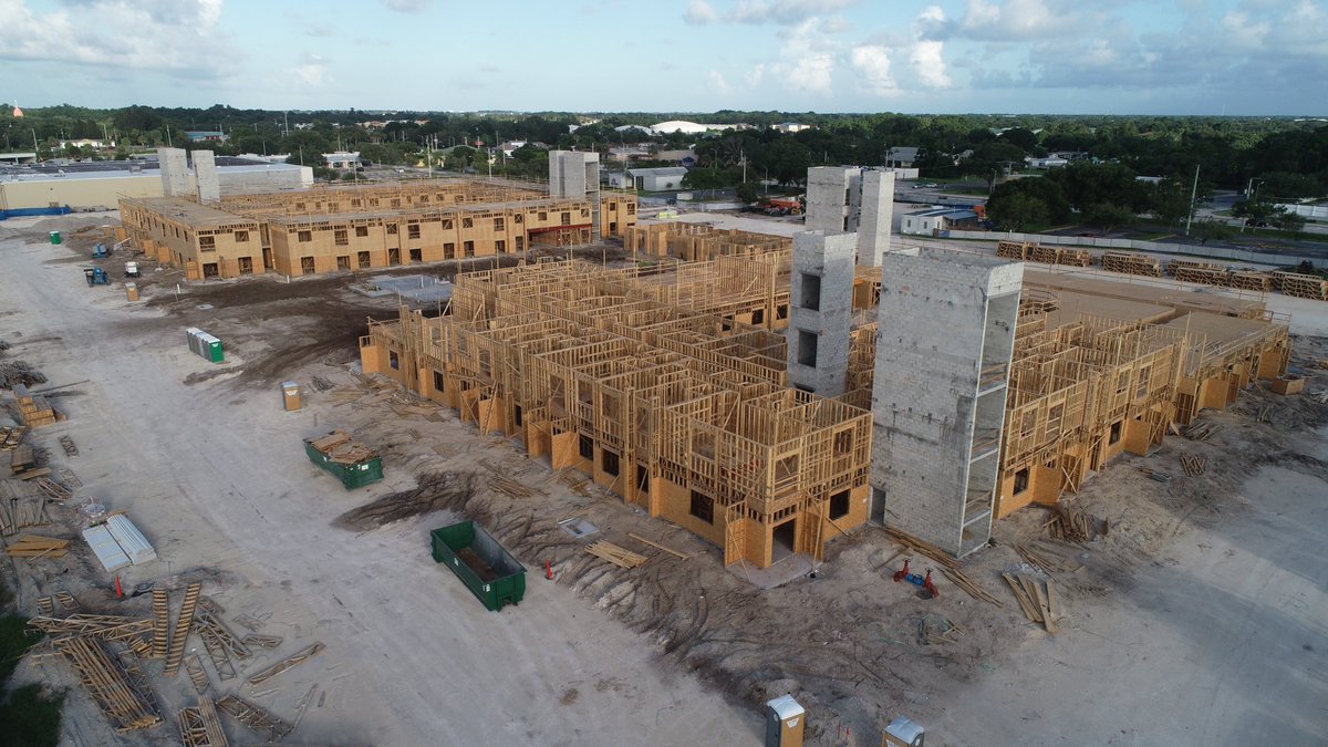 WeKnowDirt's tweet photo. PROJECT UPDATE
Rocking out 15,000 SF of framing each week at Rockledge Flats! Two floors done and two to go!

#commercialrealestatedeveloper 
#multifamily 
#rockledge 
#rockledgeflats 
#werekickinupdirt 
#boom https://t.co/8LNocTLrA8