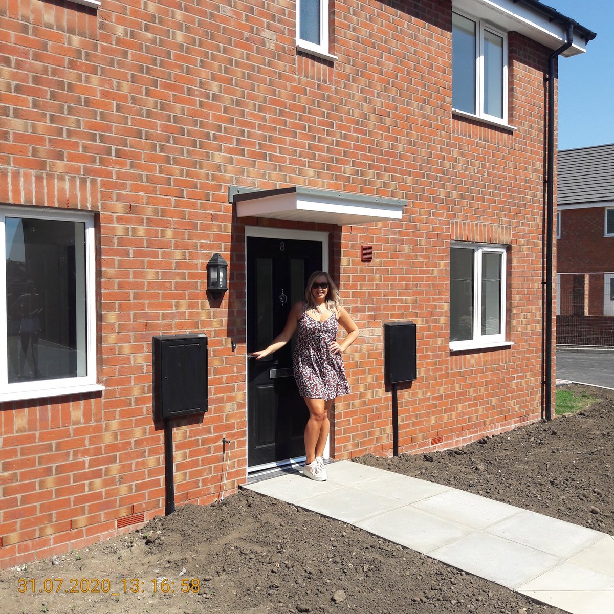 NCHASalesSandra's tweet photo. Another buyer gets the keys to her lovely new home, exciting times 😃 #newbuilds #sharedownership #nchasales #countryside #newark https://t.co/8b1vUhRrQs