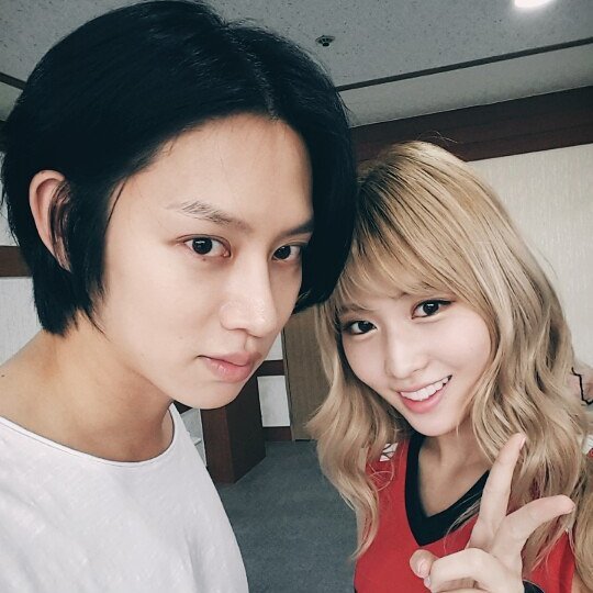 3/ Heechul uploads his first ever Instagram selfie with Momo taken backstage of Suwon Super Concert on June 17, 2016. The hashtags are:  #DontBeAfraid,  #TWICE  ,  #Momo.