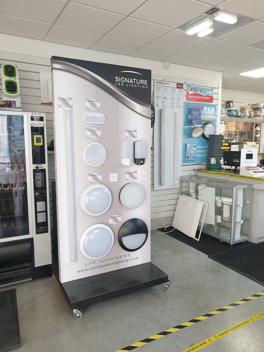 SignatureLED's tweet image. New display installed in @PinnaclePrenton Any electricians in the wirral area that are looking for quality #LED #Lights that you can rely on, call in and see James. Pinnacle has our full range of products on the shelves ready for collection.