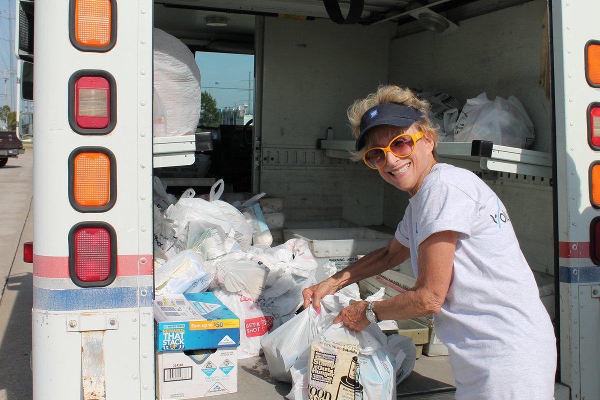 The #StampOutHunger Virtual Food Drive ends today! Help us provide meals to our neighbors living with hunger. 

A $100 donation will help provide 400 meals for Oklahomans living with hunger: feedinghope.org.