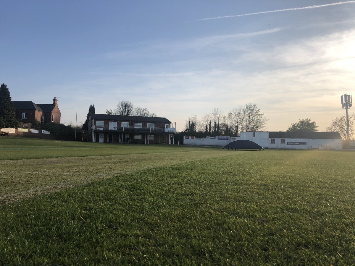 Going to be a scorcher tonight at juniors training!
Don’t forget to be prepared...
Wear a cap 🧢 
Bring water 💦 🥤 
Dress for the weather 👕 🩳 
Remember hand sanitiser 🧴 
Bring a friend 👫

Starts at 6pm until 7.30pm. Just £3 per session of a fiver for tonight and next week.