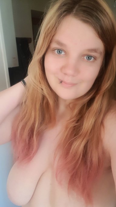 J'ai retrouver ma poudre &eacute;ph&eacute;m&egrave;re colorante. Tu aimes ou pas les pointe rose ? https://t.co/xXoSA0fw