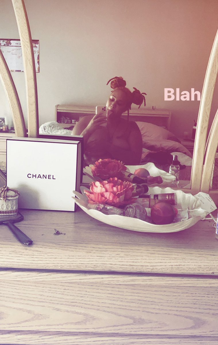 honeymoneyweed's tweet photo. #locs #doublebun https://t.co/8Tkezt7lZz