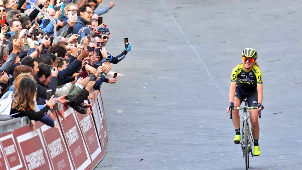 Ready for tomorrow! Sweet memories from 2019: awesome team and teamwork ❤️ <a href="/MitcheltonSCOTT/">mitchelton scott</a> <a href="/JessicaAllen93/">Jessica Allen</a> <a href="/AmandaSpratt/">Amanda Spratt OLY</a> <a href="/GeoWilliams3/">Georgia Williams</a> <a href="/lucyjkenn/">Lucy Kennedy</a> <a href="/GLBrown321/">Grace Brown</a> <a href="/AlexGTN/">Alejandro Glz-Tablas</a> This year we added <a href="/moniektenniglo/">Moniek Tenniglo</a>! Start at 12 and you can watch later our race on Eurosport.