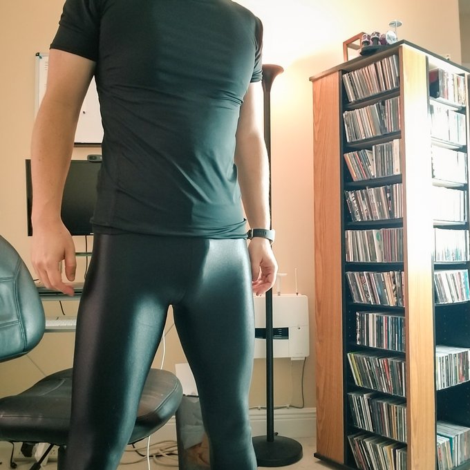 Another pic in my black fitness tights. #lycra #fetish https://t.co/1kJ32xgVIS<a href="/tag/lycra"class="tags">#lycra</a><a href="/tag/fetish"class="tags"><span>#fetish</span></a>