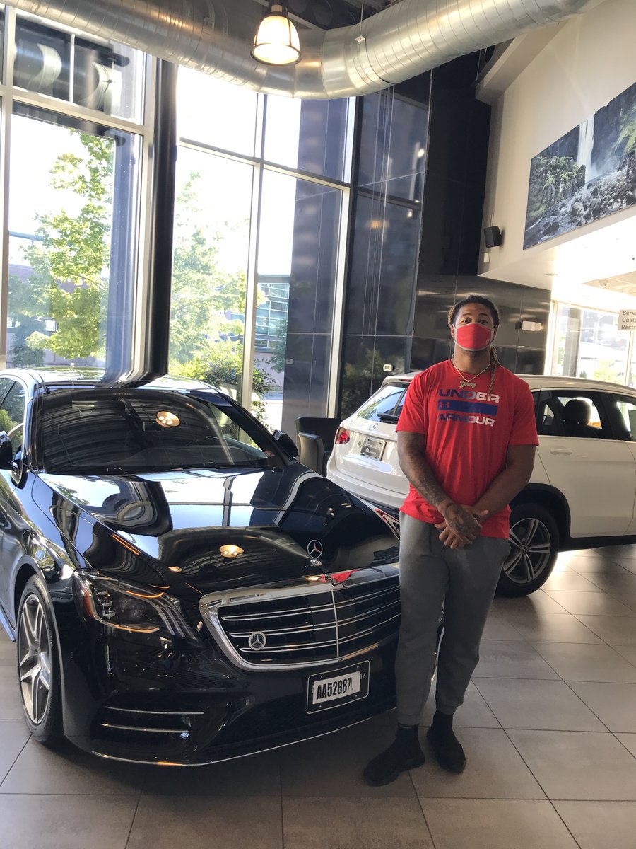 Chase Young from the Washington DC Football Team took delivery of his new Mercedes Benz!
#MBLove #MBLife #LuxuryVehicle #FootballLove