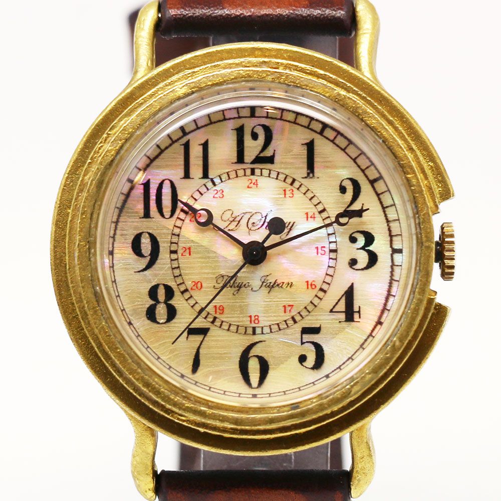 Uzivatel A Story Tokyo通販部 デザフェス L 193 194 11 7 8 両日 手作り腕時計 Na Twitteru シェル文字盤の腕時計 Retro Shell アラビア数字 メンズ レディース 見る角度により印象の変わる どこか品のある腕時計です 天然素材のシェルは個体により柄が異なり