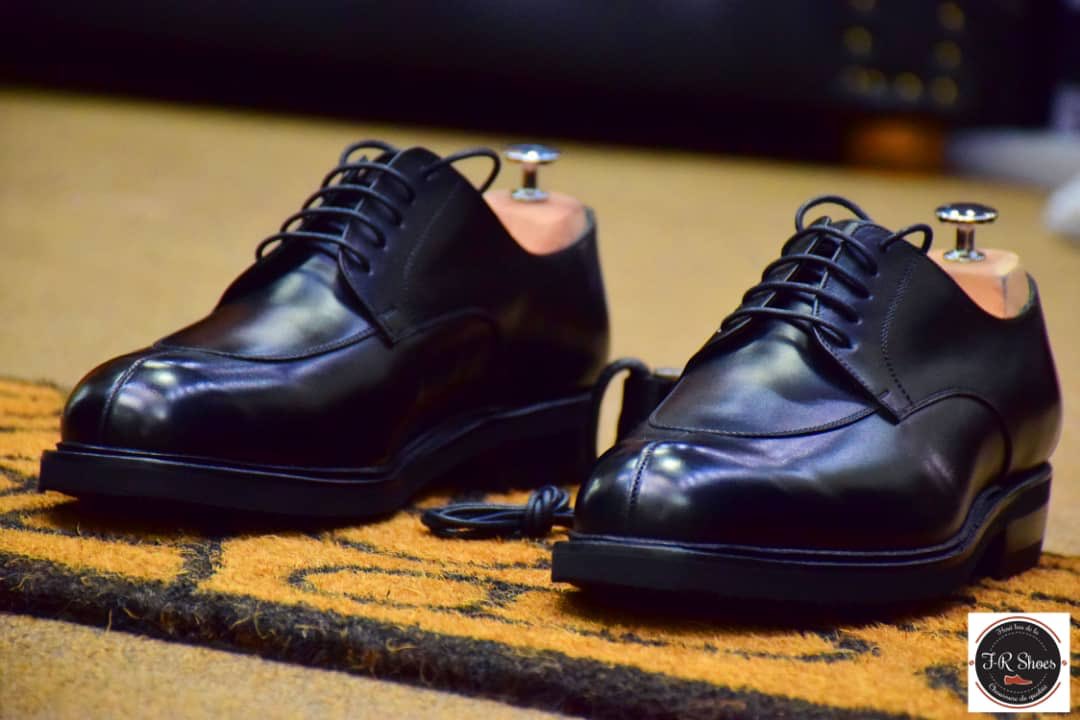 F_R_Shoes's tweet photo. Abordez le second semestre 2020 d’un pas ferme et rempli d’assurance!! #DerbyGolf en cuir noir chez F-R Shoes #Mall Empire #Blvd24 Novembre #0812222281 https://t.co/aOo3VFdBjh