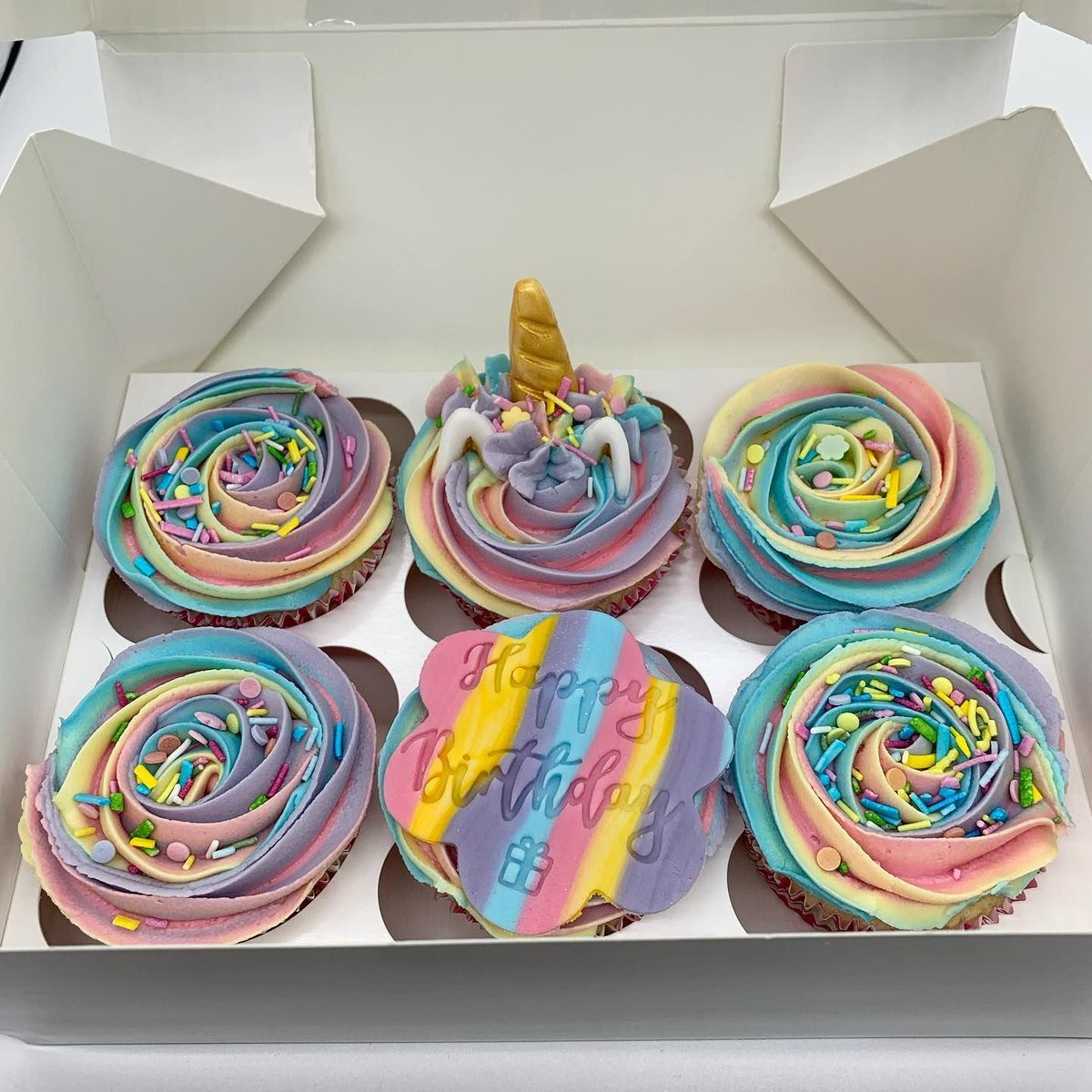 Cake! Check out our 17 places offering cake or bakery delivery in Edinburgh: buff.ly/2XdrIhi
With @TastyBunsBakery @KiltedDonut @zest_edinburgh @MarlenkaEnt @3dcakesuk @CuckoosBakery @hellolovecrumbs @AbbisPantry and more!