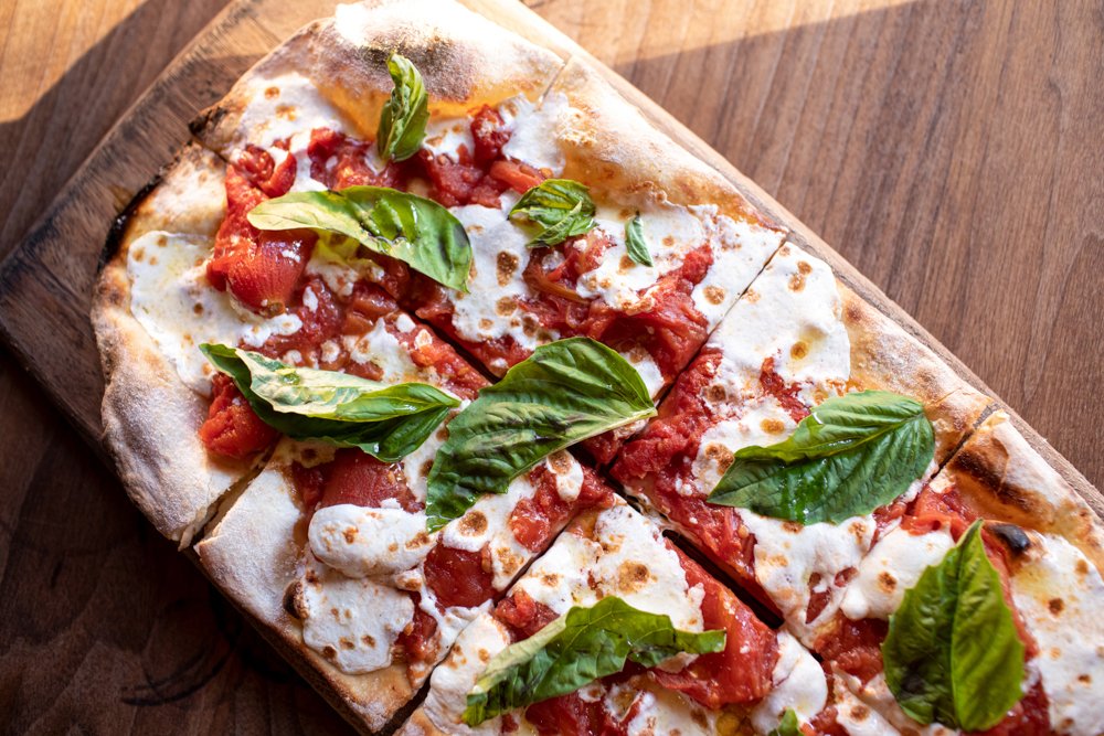 EccoMidtown's tweet image. Can we make #FlatbreadFriday a thing? Our San Marzano tomato flatbread with farmstead burrata &amp;amp; basil offers that classic combo of flavors you've been craving and is perfect for sharing. See the full menu: bit.ly/2VlIhqF