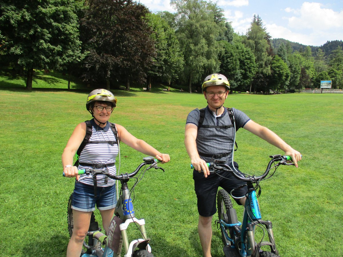 ThomasLoret63's tweet photo. Souvenir d'Auvergne. Mardi 28 juillet 2020.
Balade à @VilleBourboule. Halte au Comptoir Cyrano 🍲🍷 et balade sportive au Parc Fenestre 🛴🌿🌲!
cc @otsancy ! https://t.co/R0pINbMWuX