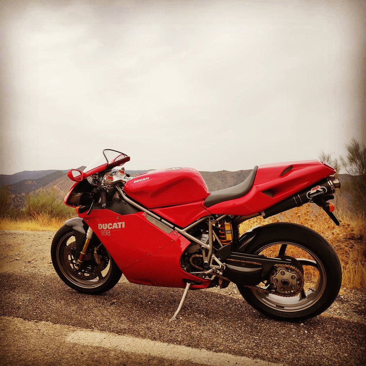 moss996's tweet photo. #ducati #998 #tamburini #sbk #desmotime #desmo #desmopower #superbike #testastretta #ducaticorse #ducatisti #ducatista  #motorcycles #dunlop #termignoni #brembo #xlite #bmcairfilters #progrip #ohlins https://t.co/pnMRz3mnoK