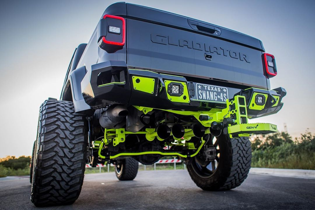 ZROADZOfficial's tweet photo. Follow @earv_g0tti to see his crazy Gladiator build sporting the ZROADZ Front Roof LED Brackets that can mount a 50 or 52 inch LED bar and 4 pod lights! ⁠
⁠
Part number #Z374831-BK4 starting $324.50⁠
⁠
#zroadz #jeep @jeep #gladiator #jeepgladiator https://t.co/qMqSF0onwo