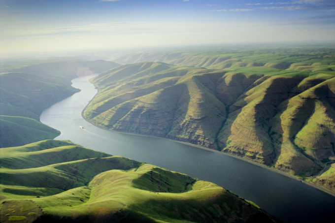 ColumbiaRKeeper's tweet photo. "The debate around the future of lower Snake River is necessarily focused on specific issues: salmon, dams, energy, agriculture. But what often gets lost in the conversation is one of the most important values of all: the river itself."https://t.co/pCvZYfS9Lr https://t.co/Ge3yqJXdXn