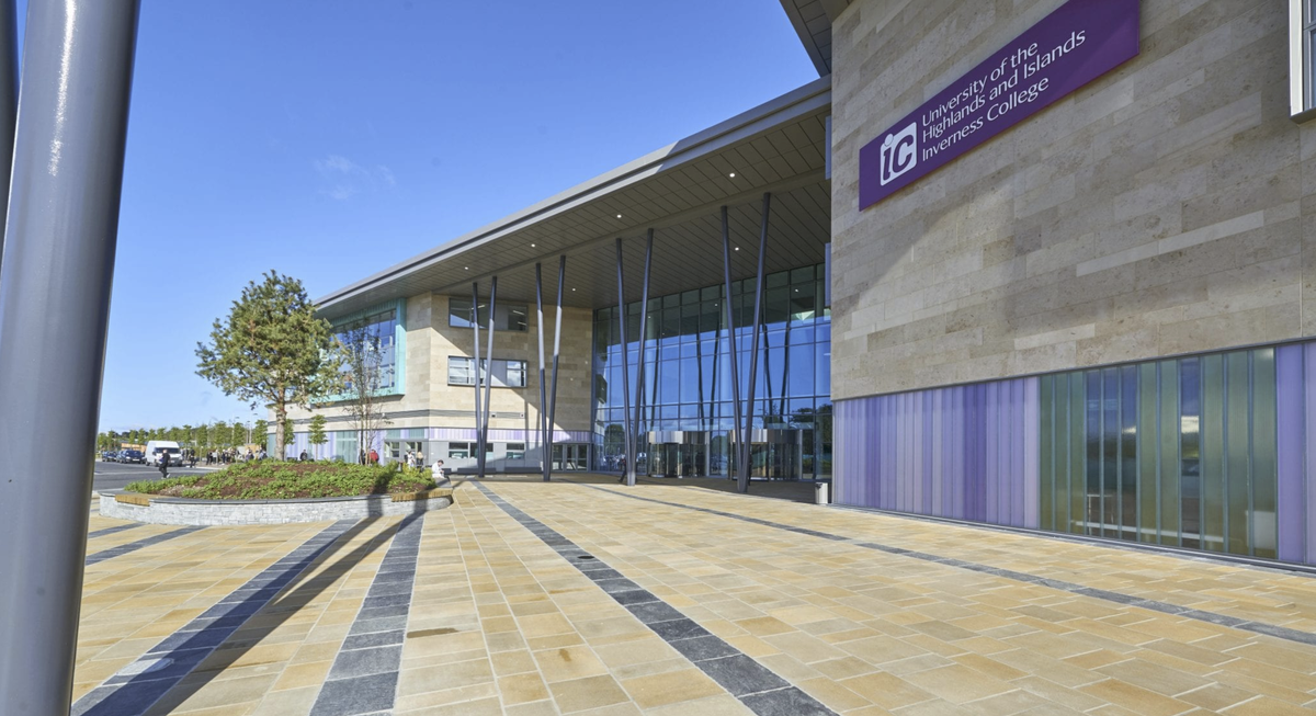 KenGowansSNP's tweet photo. A wonderful and richly deserved gesture from @HighlandCouncil to light up the bridges and castle in celebration of our FANTASTIC UHI2020 GRADUATES from @ic_uhi @ThinkUHI. #ShoutForStudents @UHI_Dean #success. Find out how you can make your own future, Virtual Open Day, August 5th https://t.co/jI6vxwfepe