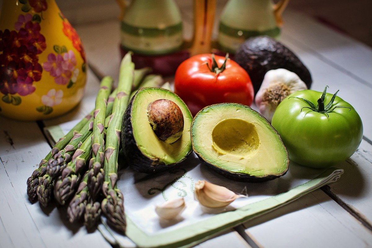 SodexoONU's tweet photo. Happy #NationalAvocadoDay! What's your favorite way to eat them? Or do you NOT eat #avocados? 🥑 https://t.co/T2KSfGuwEr