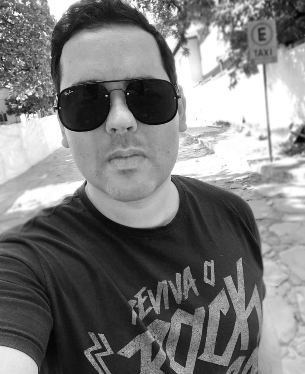 O amor é assim, é a paz de Deus em sua casa ! O amor é assim , e a paz de Deus que nunca acaba ! 🙏
#CBJ