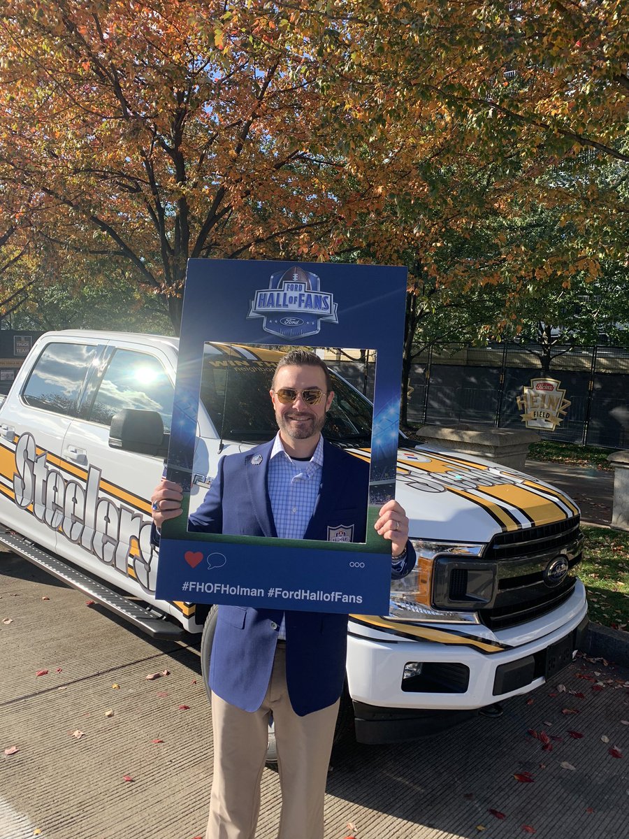 RHolmanII's tweet photo. Hi @OurFordStore , let’s make a deal! 🤝😁 #FanFriday #HereWeGo #FordHallOfFans https://t.co/Dzw7NKIZeU