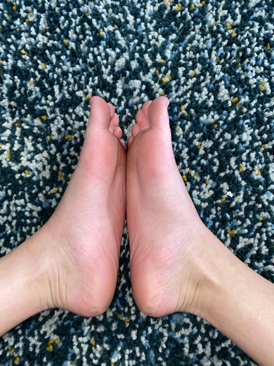 cass_anne__'s tweet photo. Goodmorning Foot Lovers 😘😉 
#feetfetish #FOOTFETİSH #feetlovers #footlovers #prettyfeet #pink #prettytoes #footworshi̇p #footpicbuyer #feetpicbuyer #feetpicsforsale @FeetRT_Slave @rt_treat @rt_feet @FootParadiseRT https://t.co/knj9mcNTVq